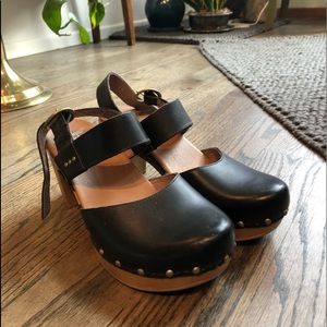 Dansko Dotty heel in black.